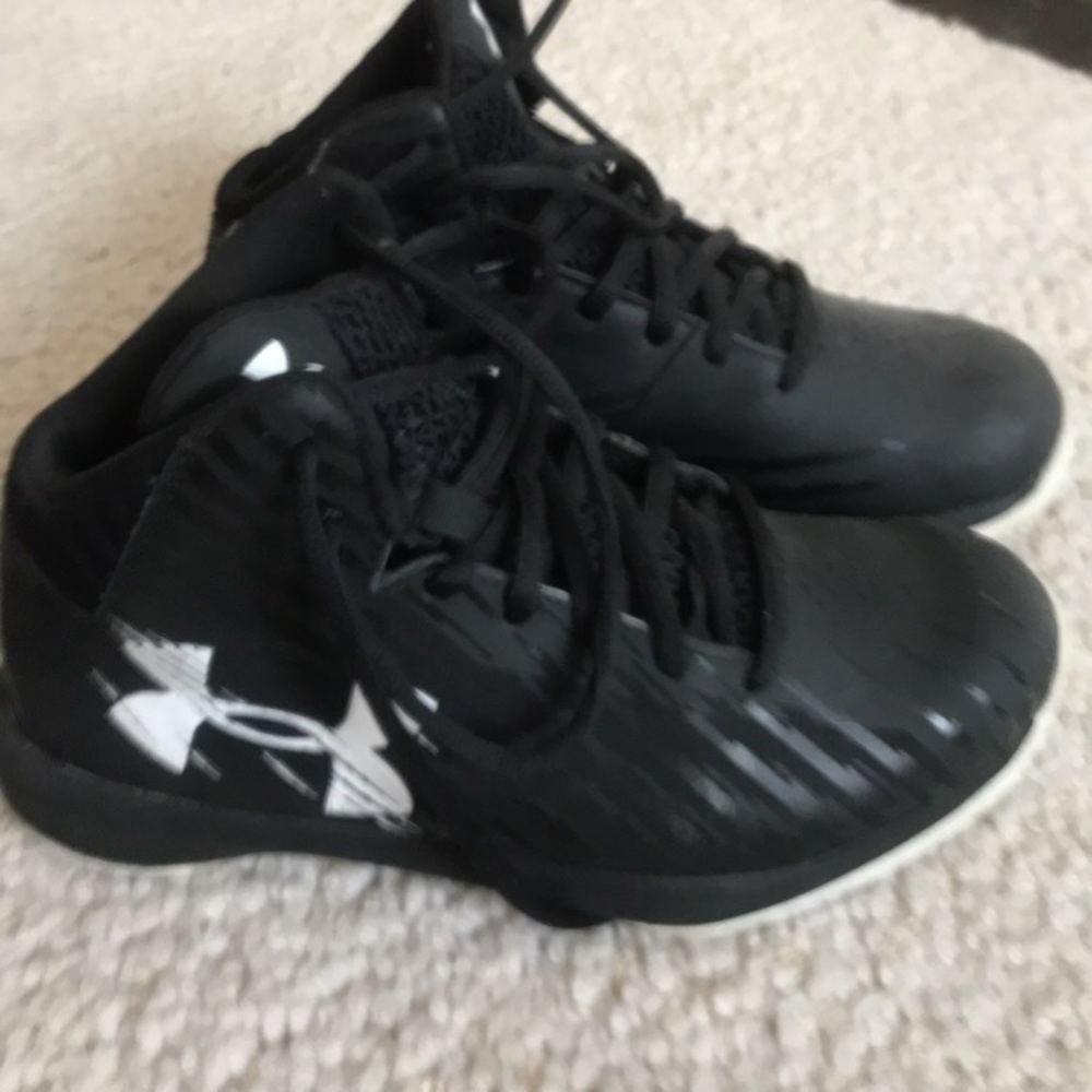 Brand new worn once girls basketball shoes